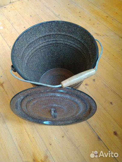 Ведро эмалированное с крышкой