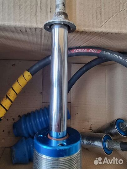 Амортизаторы передние Nissan Navara Pathfinder