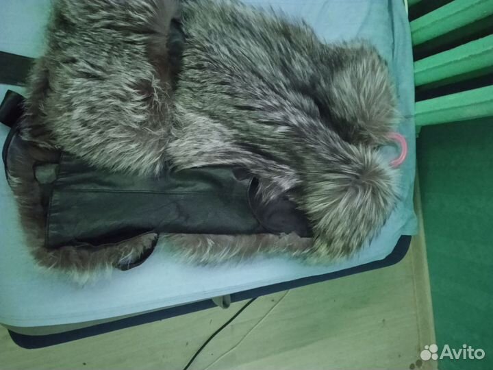 Жилет из натурального меха чернобурки