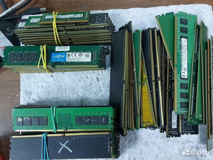 Модуль памяти DDR4 8Gb под ремонт/донор