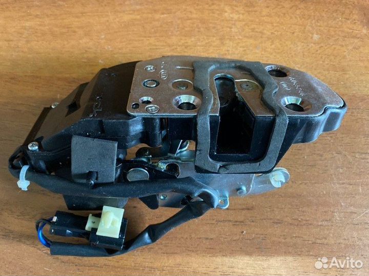 Замок двери задний левый Kia Spectra 1999 - 2001