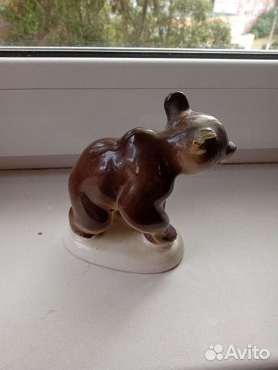 Медведь гималайский фигурка фарфор