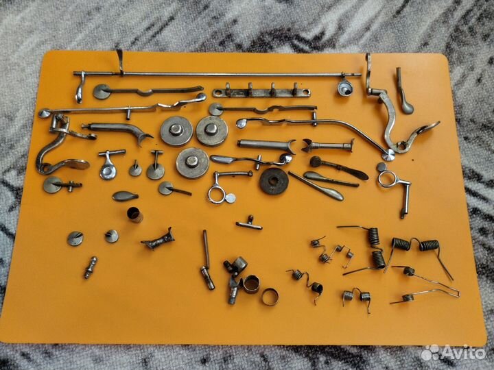 Запчасти с музыкального инструмента