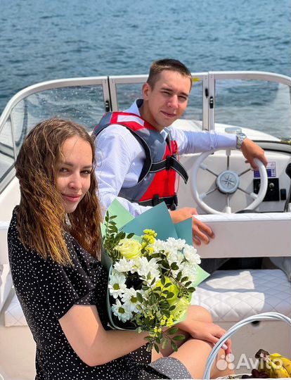 Романтическое свидание на катере