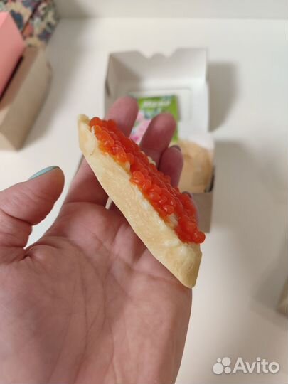 Икра красная, бутерброд из мыла