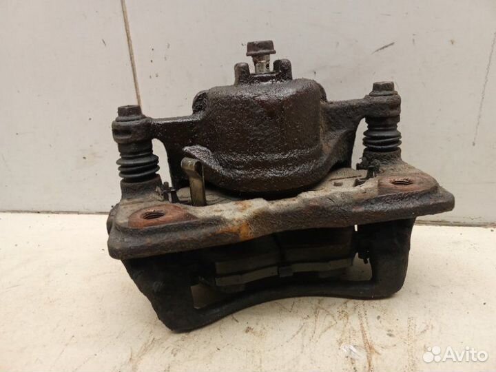 Суппорт тормозной передний правый Honda Airwave