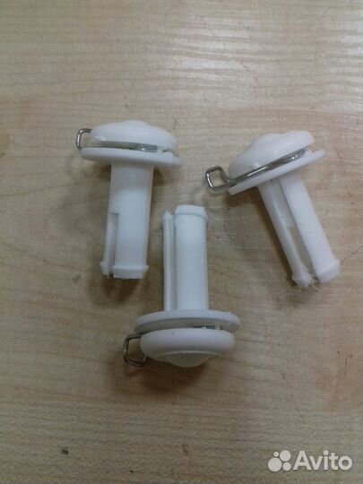 Запчасть на коляску крепление колеса