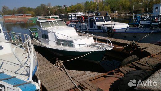 Моторное судно гулянка