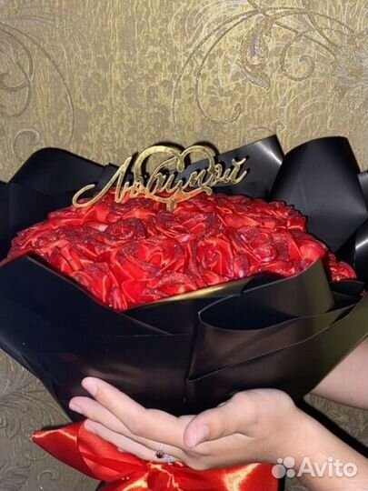 Букет из атласных роз скидки