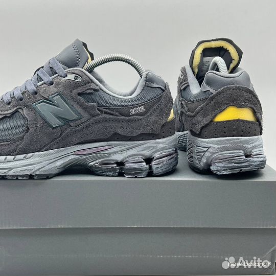 New balance 2002r black