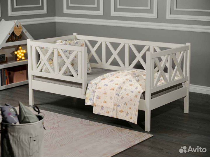 Кроватка для малыша высокий борт софа из массива