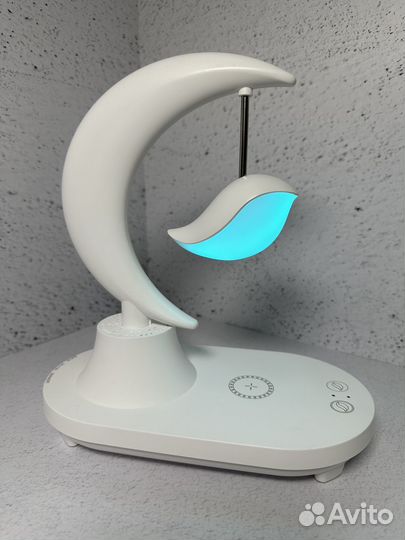 Беспроводная зарядка - лампа