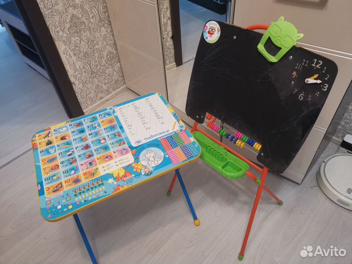 Детский столик с доской Для рисования