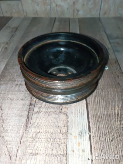 Шкив коленвала Volkswagen Crafter 2.0л 2011