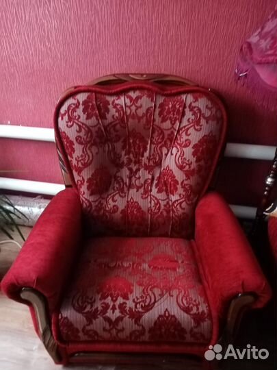 Угловой диван и кресло