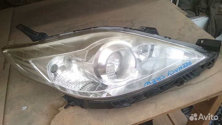 Фара передняя прпавая на mazda premacy crew