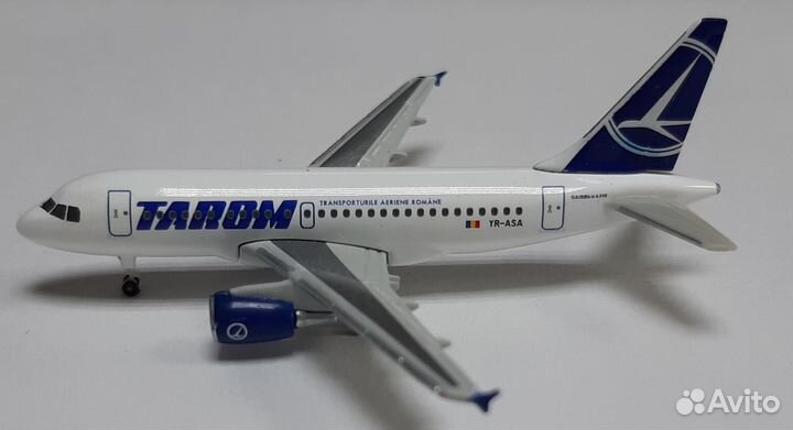 Модель самолета Airbus A318-111 Tarom 1:500