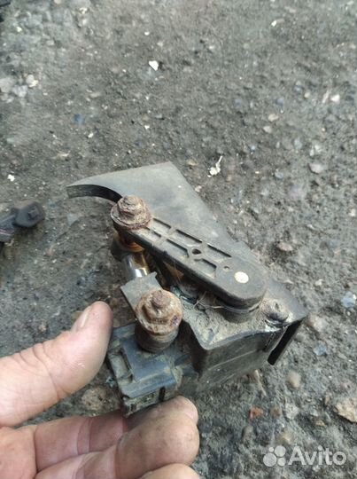 Датчик положения кузова Форд Мондео 3