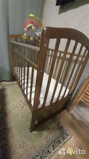 Детская кровать с матрасом и музыкальным мобилем