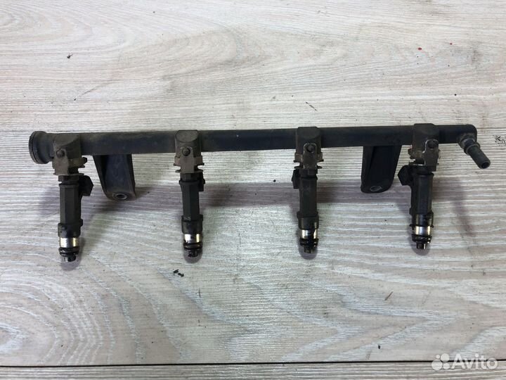 Топливная рампа Renault Logan Логан 1.6 K7M