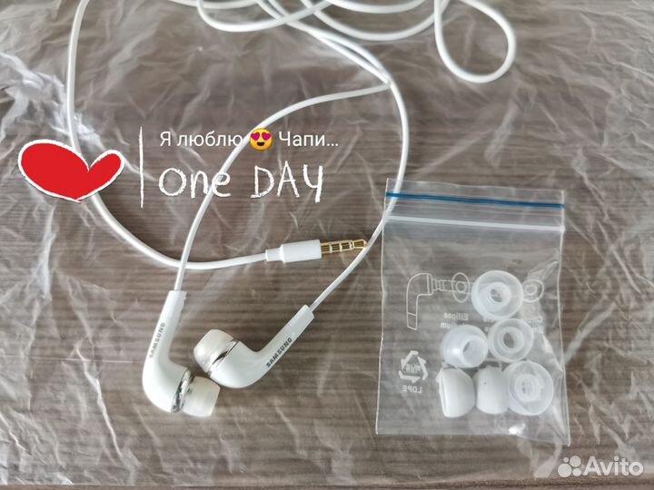 Наушники-вкладыши Samsung EHS64. Стерео-гарнитура