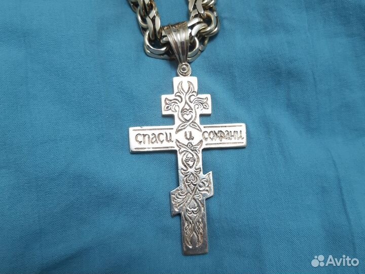 Золотая цепь и крест
