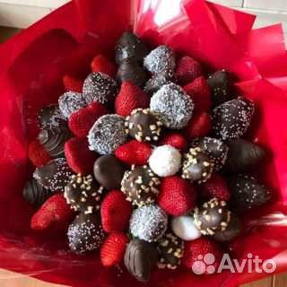 Клубничный букет из клубники в шоколаде с ягодами
