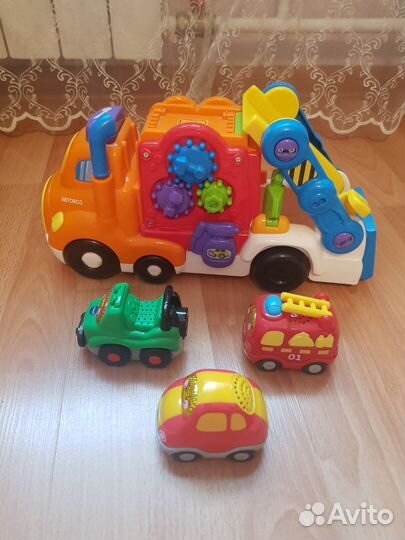 Грузовик и 3 машины