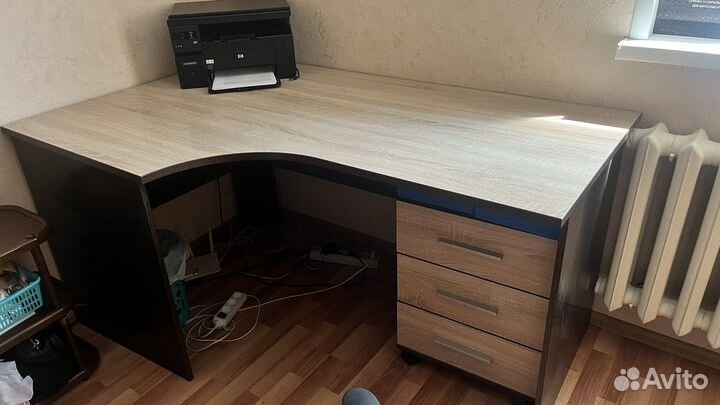 Компьютерный письменный стол