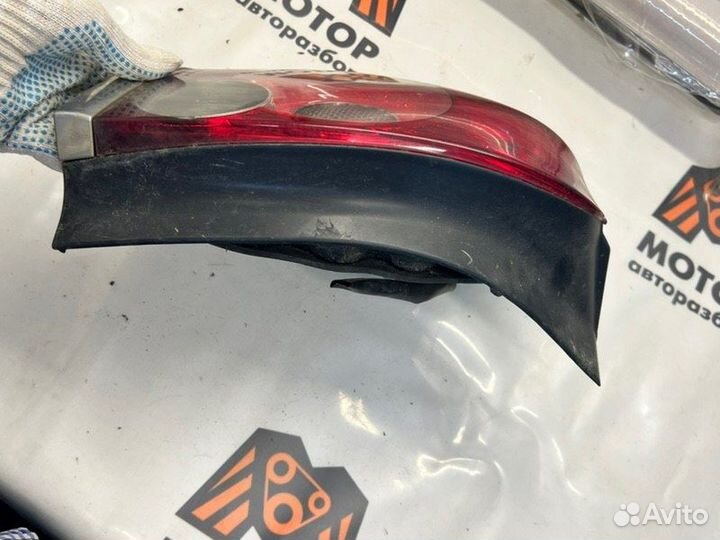 Фонарь задний левый Toyota Avensis 2 250 1zzfe