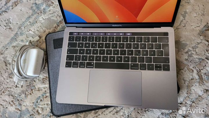Макбук Про 13.3 16gb 512 ssd Core i7 крутой чехол