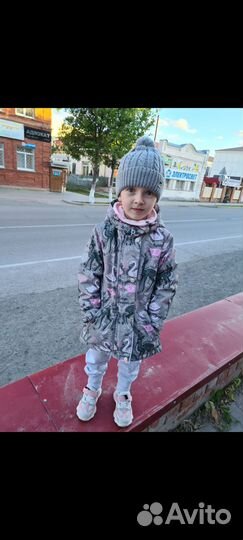 Продам куртку на девочку