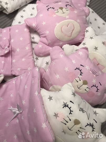 Бортики и постельное белье в кроватку