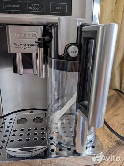 Кофемашина DeLonghi PrimaDonna Avant Esam 6700