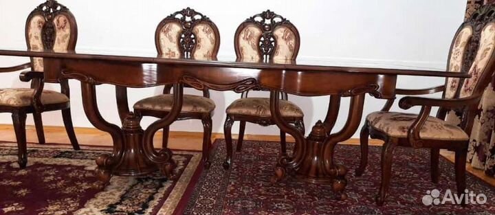 Стол со стульями