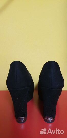 Туфли на танкетке