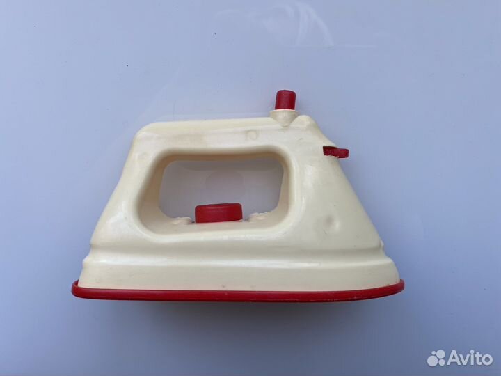 Игрушечный утюг