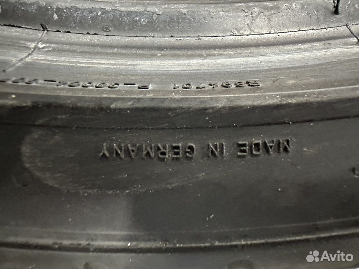 Pirelli P Zero PZ4 235/35 R20 и 265/30 R20