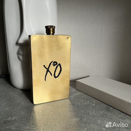 Золотая фляга из мерча Weeknd XO After Hours