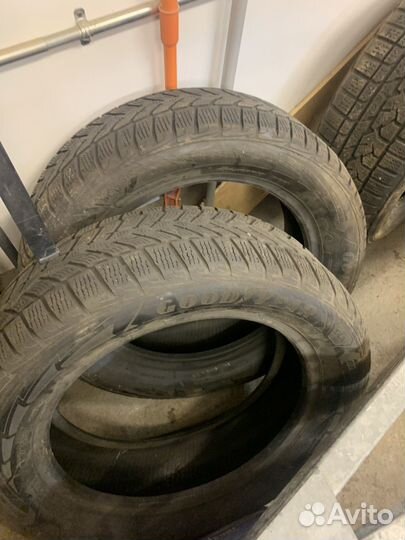 Goodyear UltraGrip Ice 215/60 R17 96T