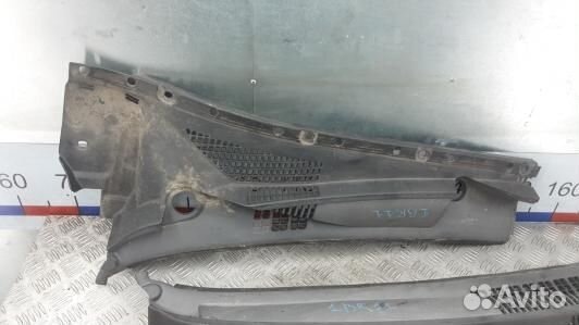 Накладка декоративная (жабо, дождевик) KIA sorento