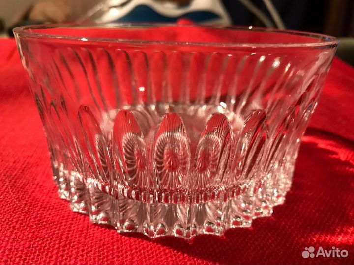 Хрустальная вазочка