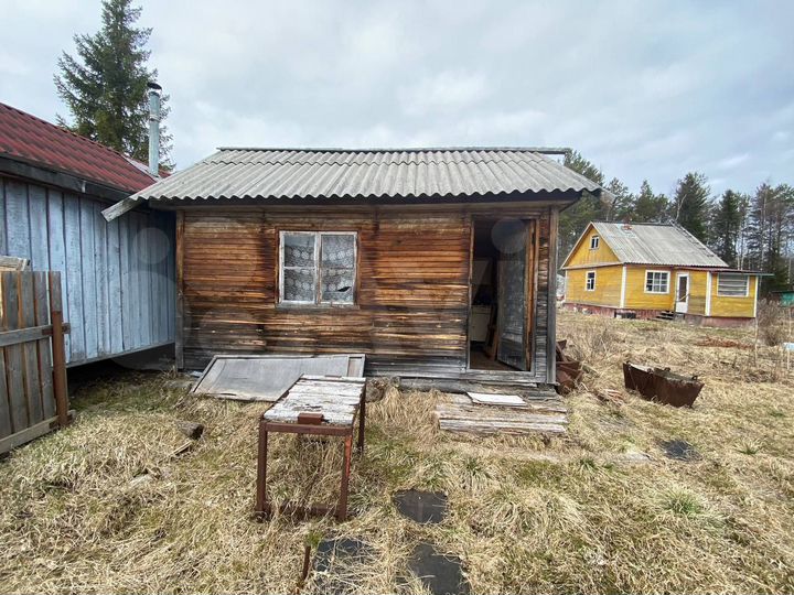 Дача 10 м² на участке 6 сот.