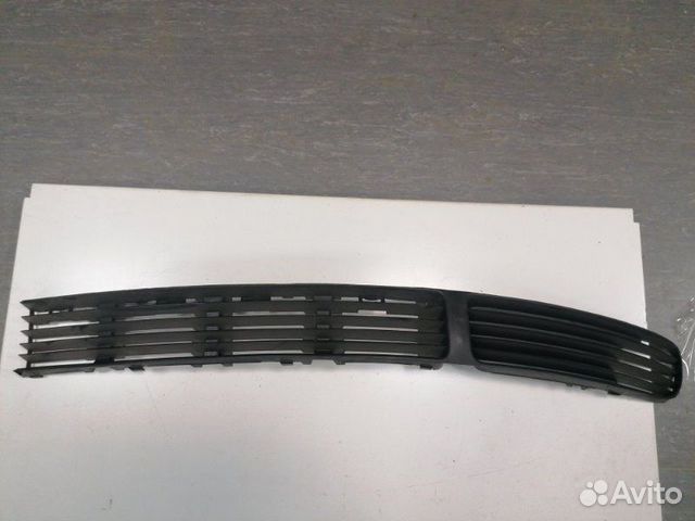 Решетка бампера левая Passat B5