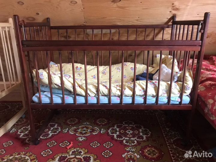 Детская кроватка с матрацем