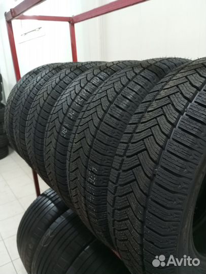 Royal Black Royal Van 195/70 R15 104