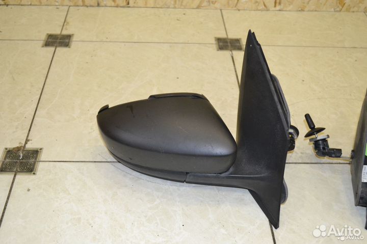 Зеркало правое Volkswagen Polo 5