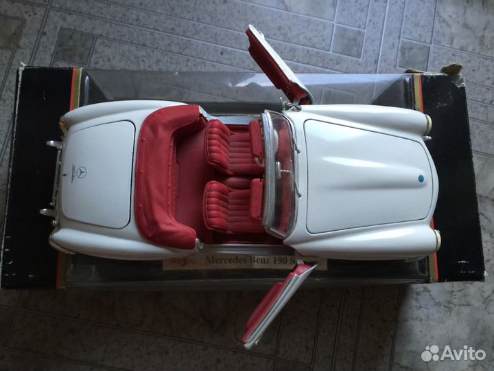 Модель масштаб 1/18 Mercedes Benz 190SL в коробке
