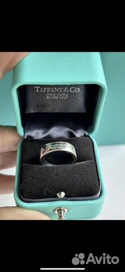 Кольцо Tiffany&Co с цирконами