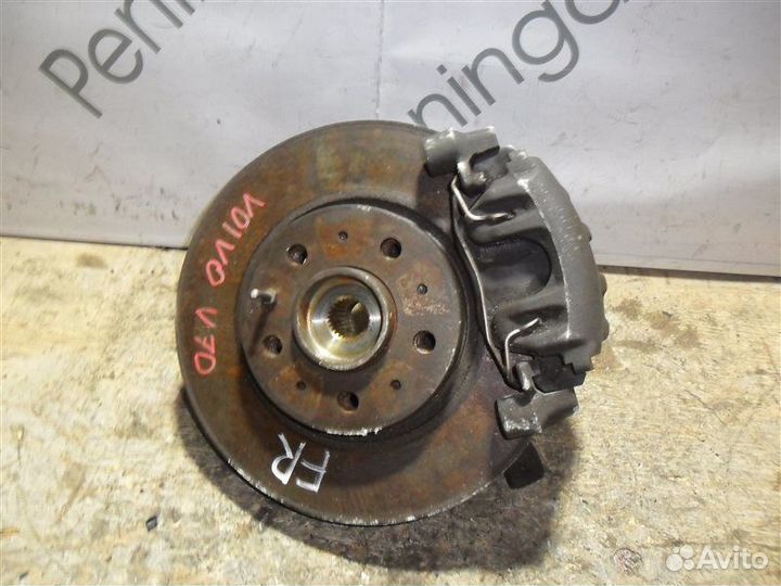 Ступица (кулак, цапфа) передняя правая Volvo V70